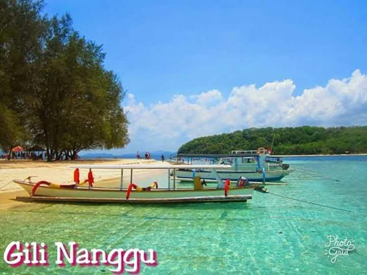 Pulau Gili Nanggu dengan perahu tradisional, Lombok